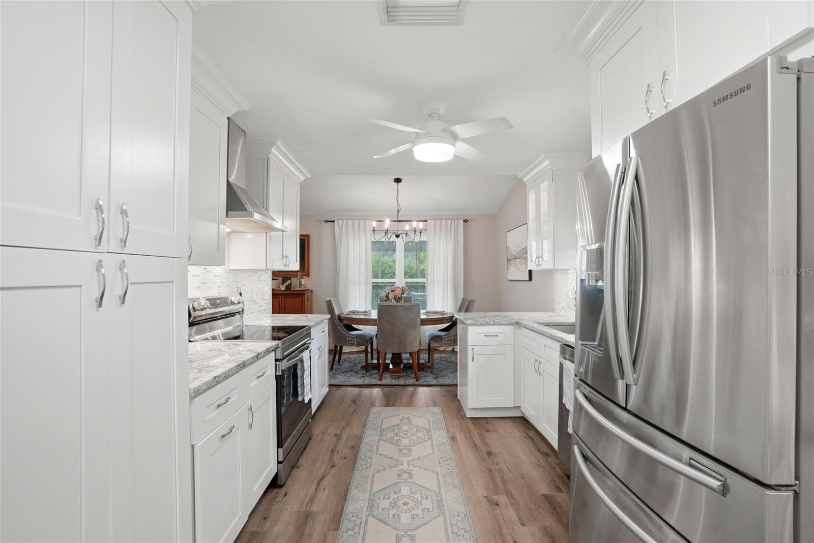 TROPICAL PINES - Residential