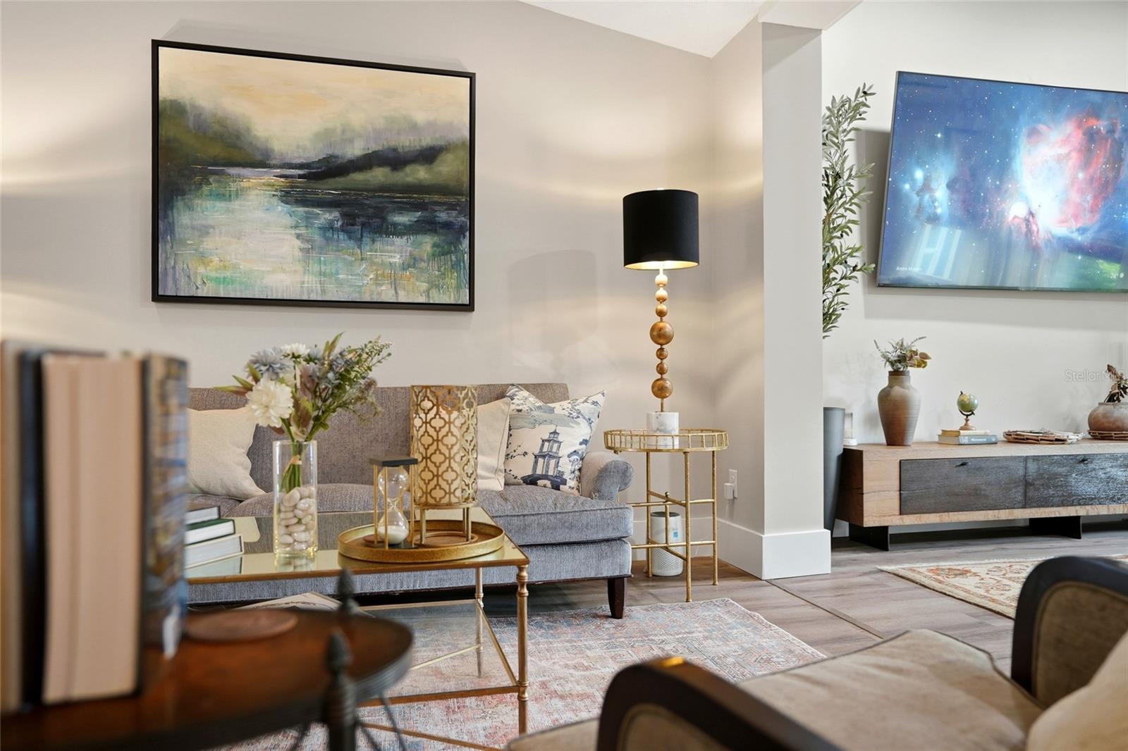 TROPICAL PINES - Residential