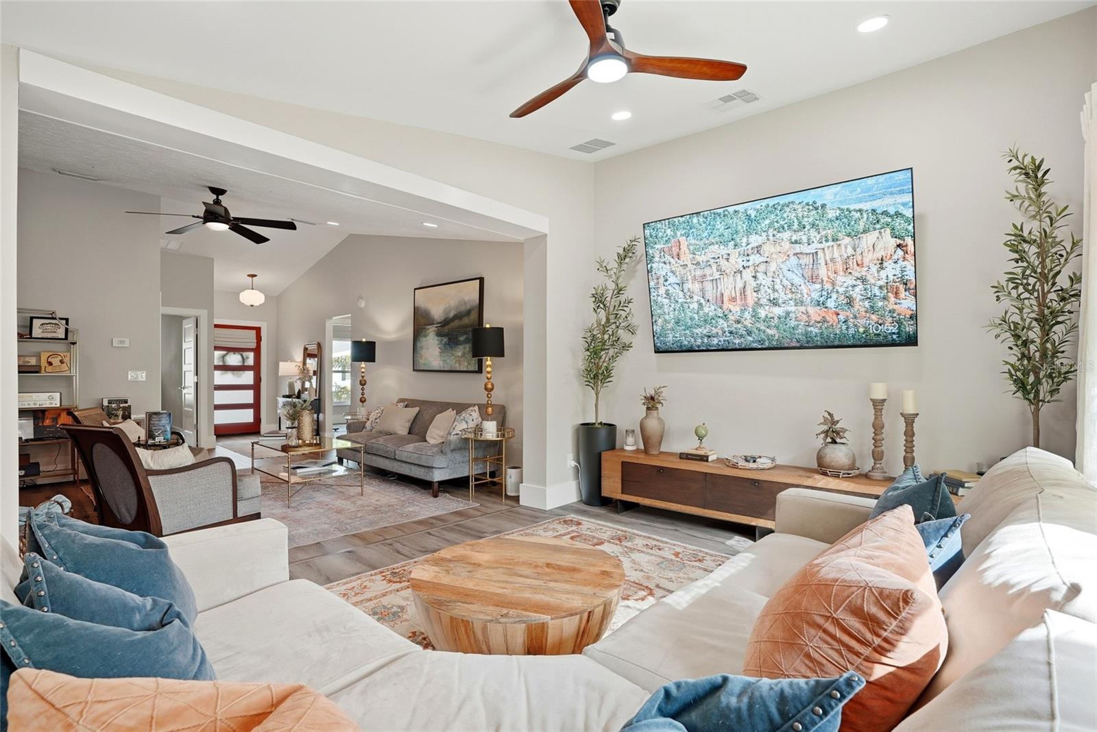 TROPICAL PINES - Residential