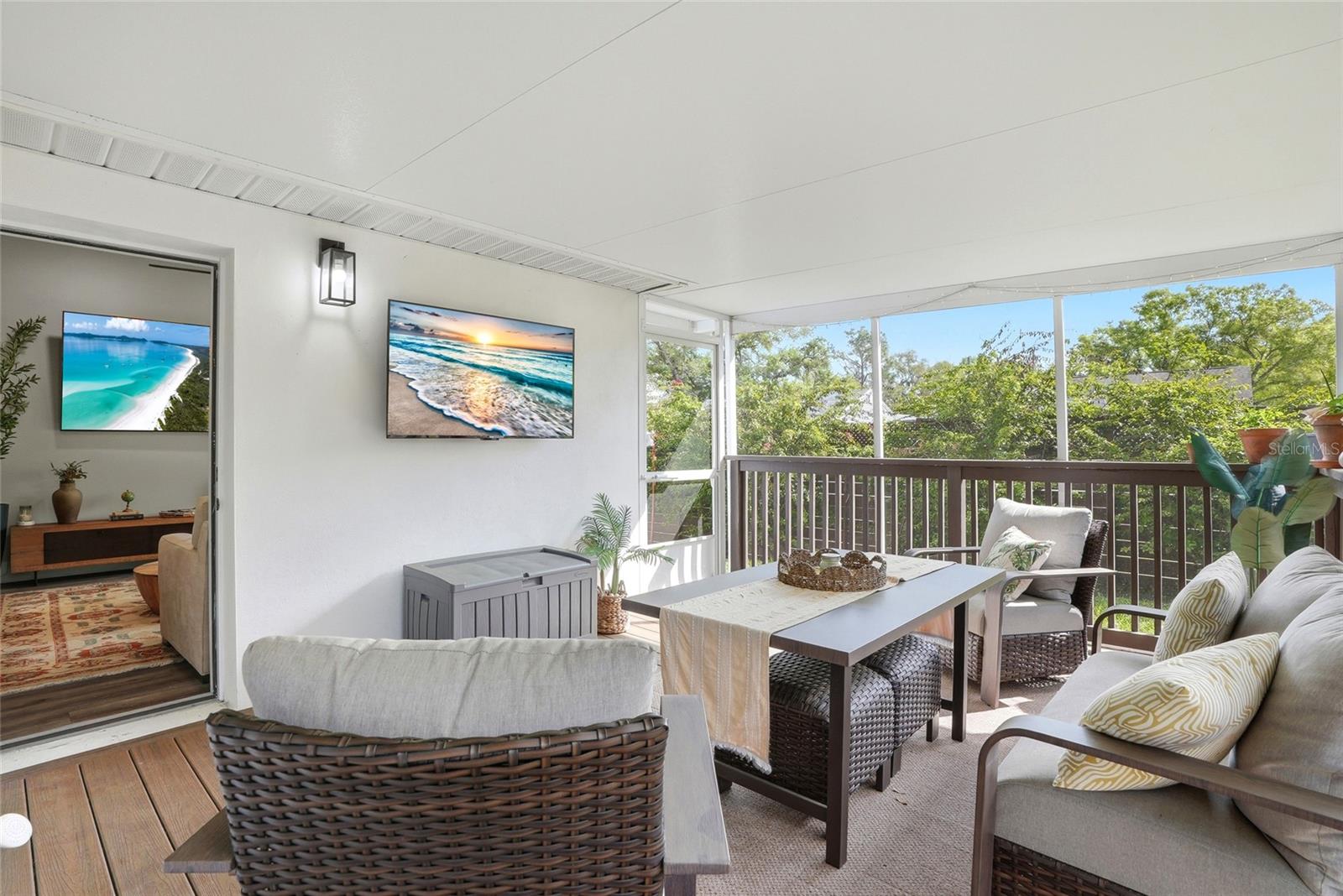 TROPICAL PINES - Residential