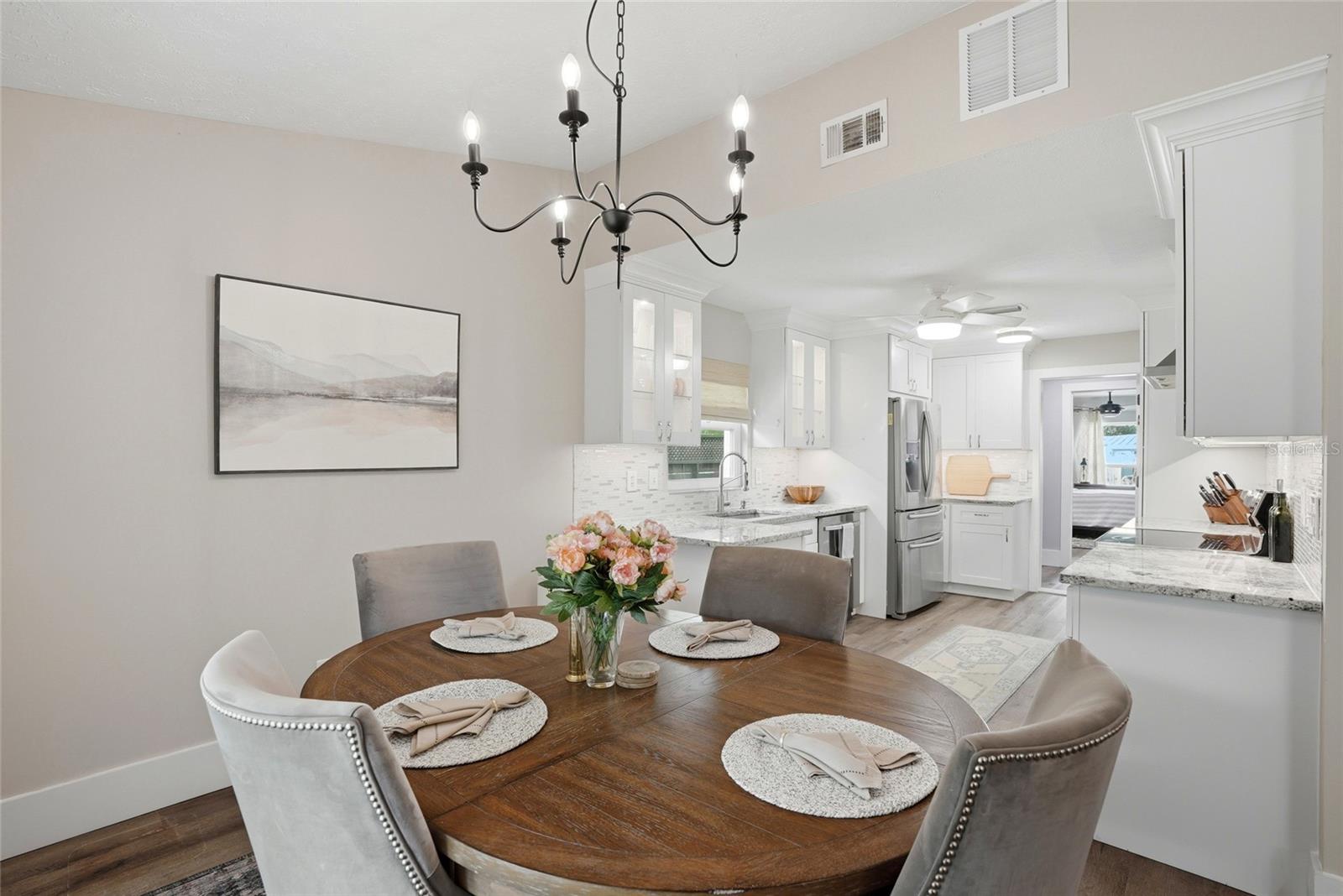 TROPICAL PINES - Residential