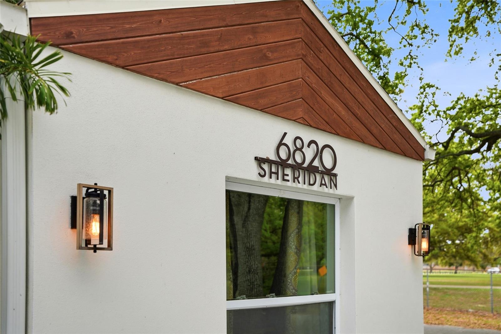 TROPICAL PINES - Residential