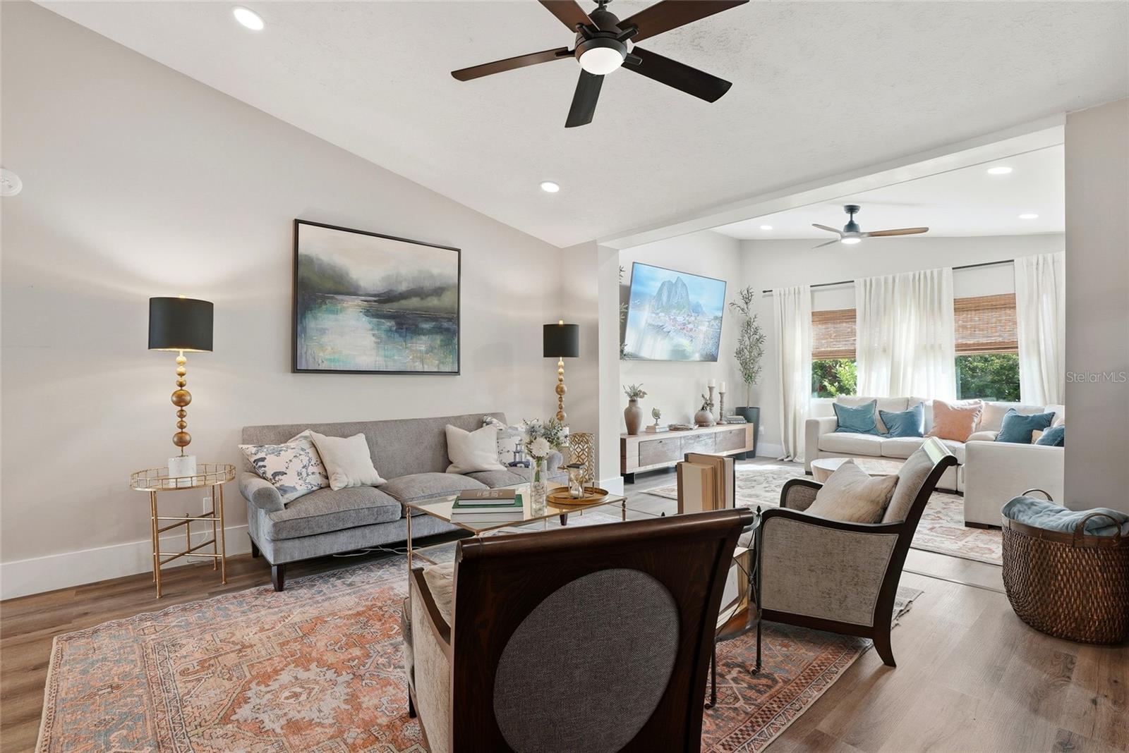 TROPICAL PINES - Residential