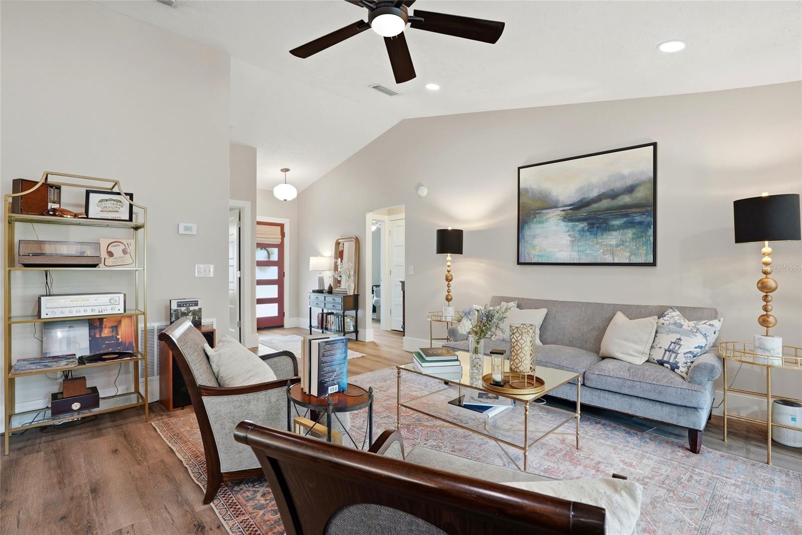 TROPICAL PINES - Residential