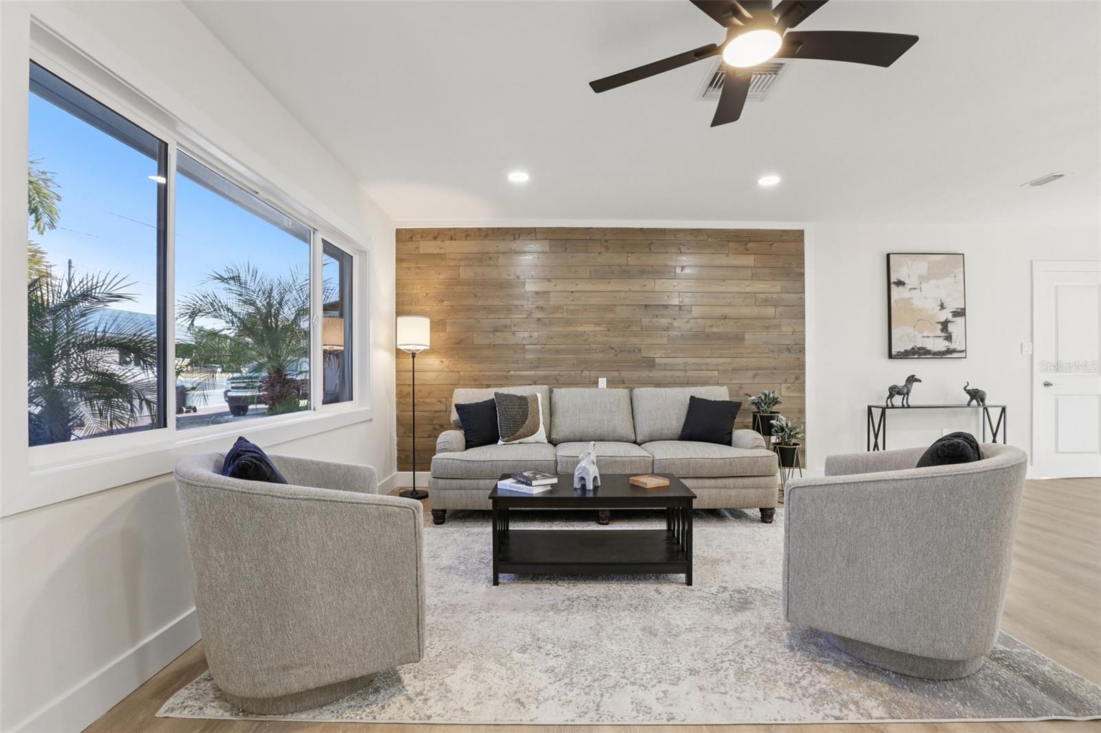 1226 ROBIN HOOD LANE