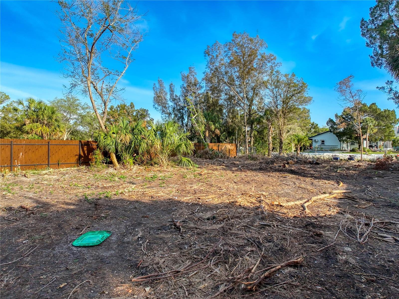 DRIFTWOOD ISLES - Land