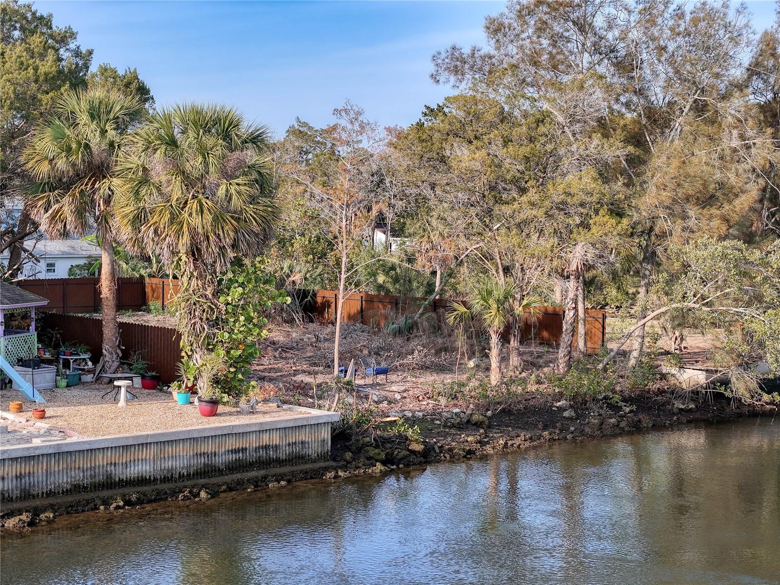 DRIFTWOOD ISLES - Land