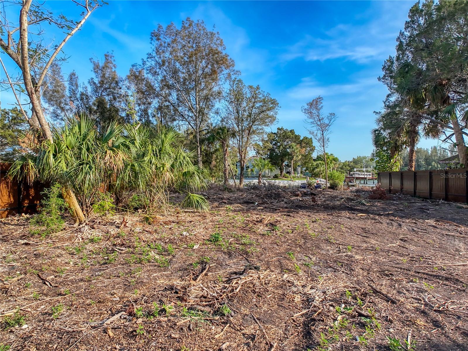 DRIFTWOOD ISLES - Land