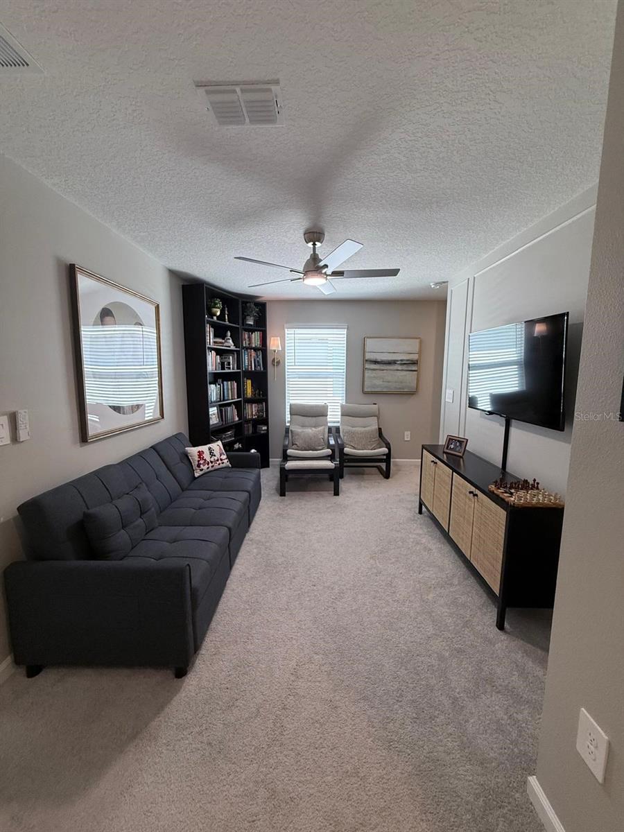 WESTVIEW 40S - Residential Lease