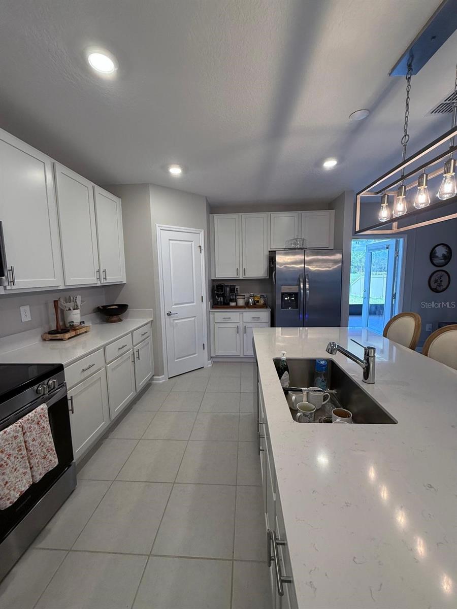 WESTVIEW 40S - Residential Lease