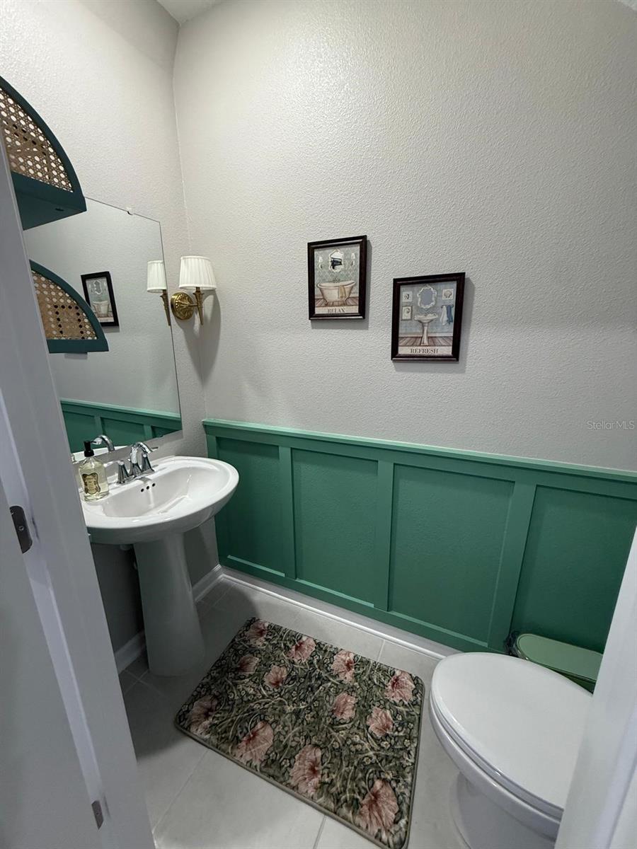 WESTVIEW 40S - Residential Lease