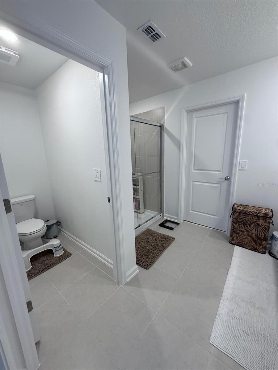 WESTVIEW 40S - Residential Lease