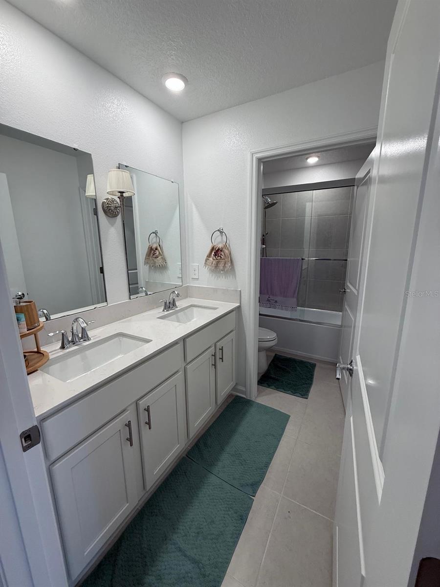 WESTVIEW 40S - Residential Lease