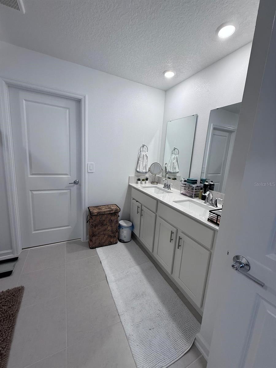 WESTVIEW 40S - Residential Lease