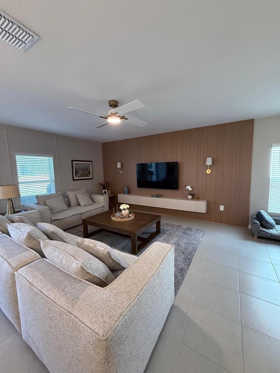 WESTVIEW 40S - Residential Lease