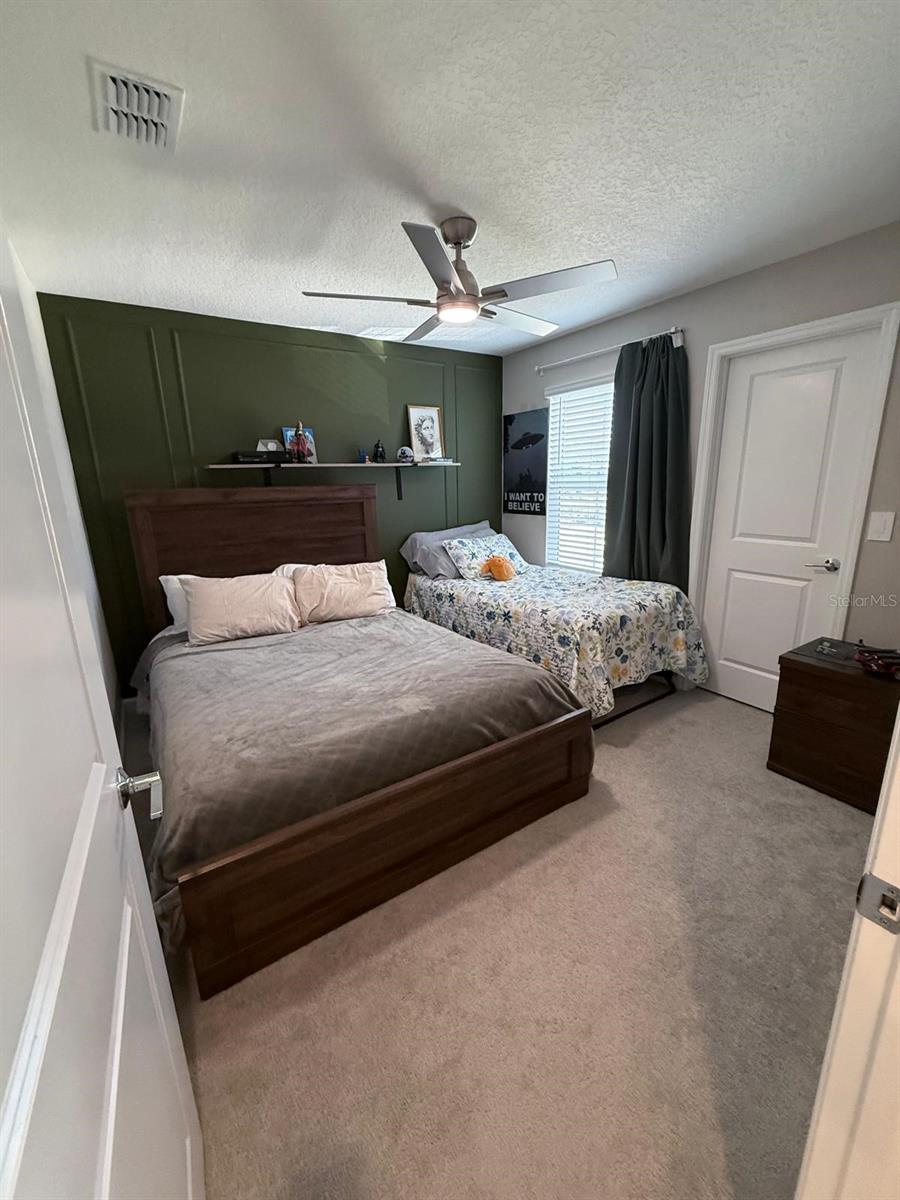 WESTVIEW 40S - Residential Lease