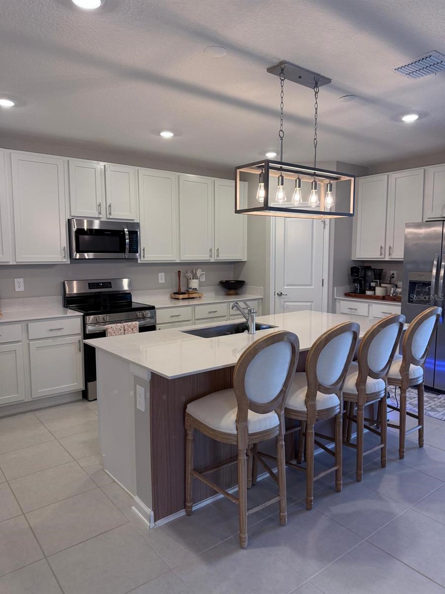 WESTVIEW 40S - Residential Lease