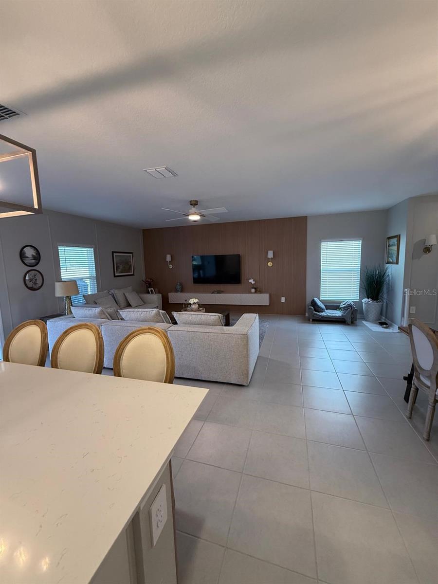 WESTVIEW 40S - Residential Lease