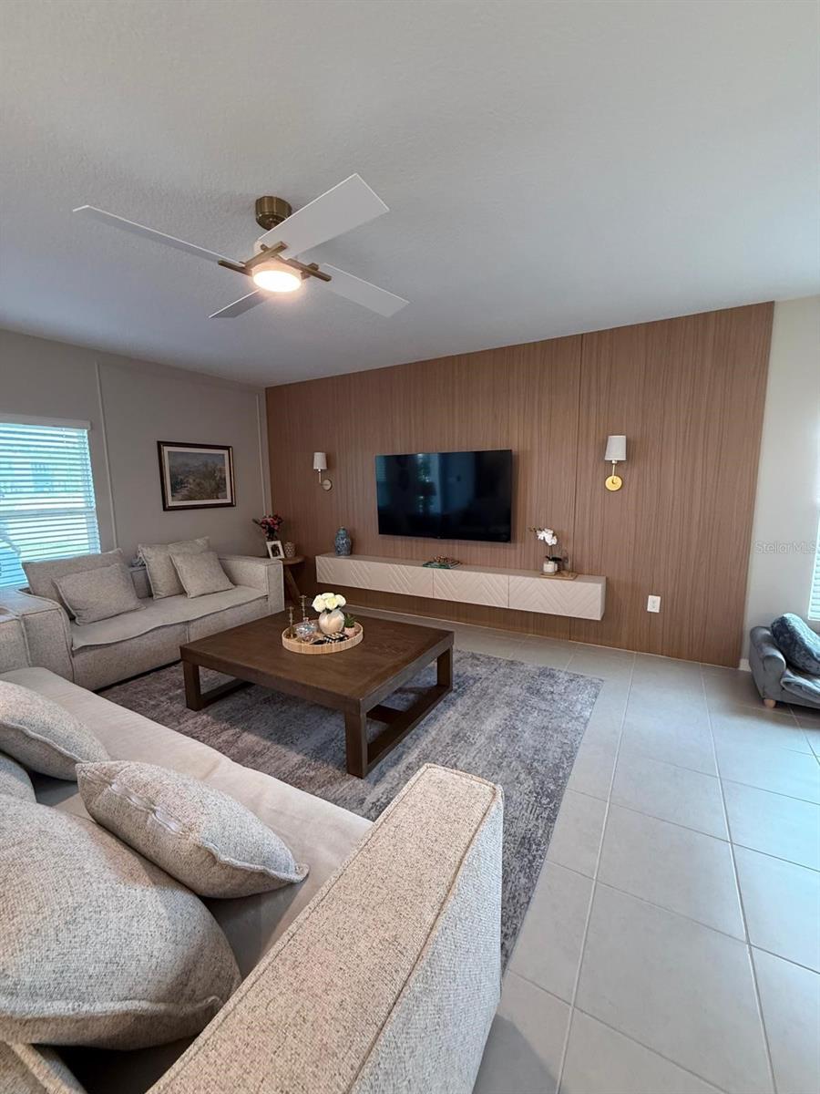 WESTVIEW 40S - Residential Lease