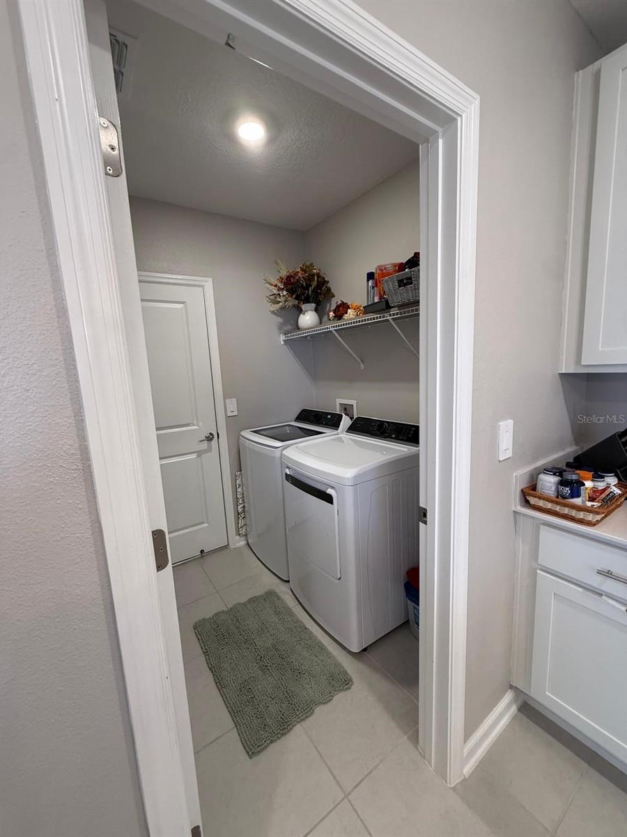WESTVIEW 40S - Residential Lease