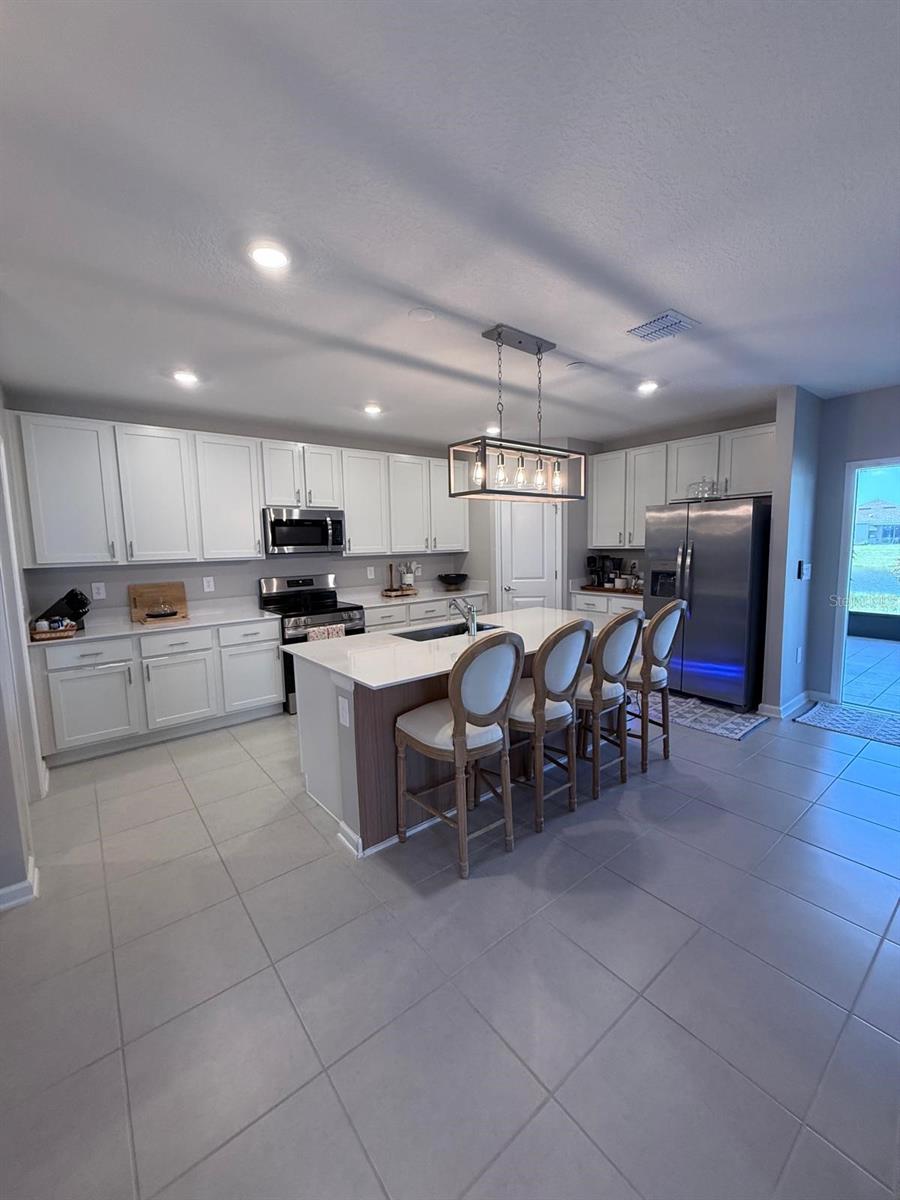 WESTVIEW 40S - Residential Lease