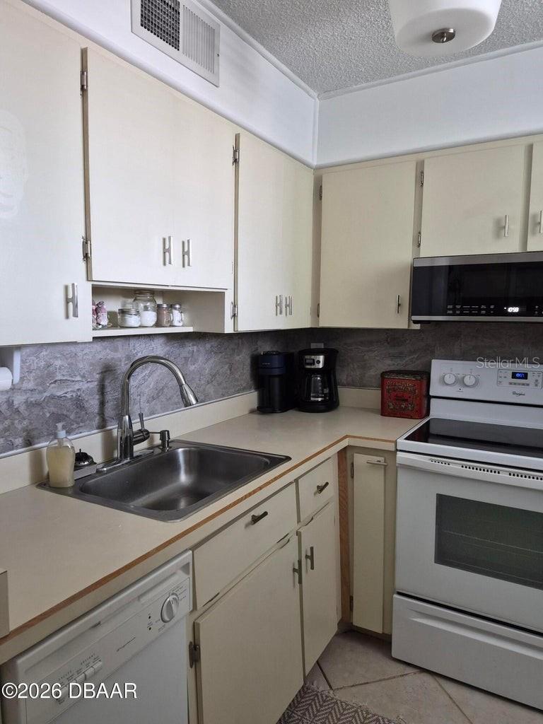 BELLAIR CONDO APTS - Residential