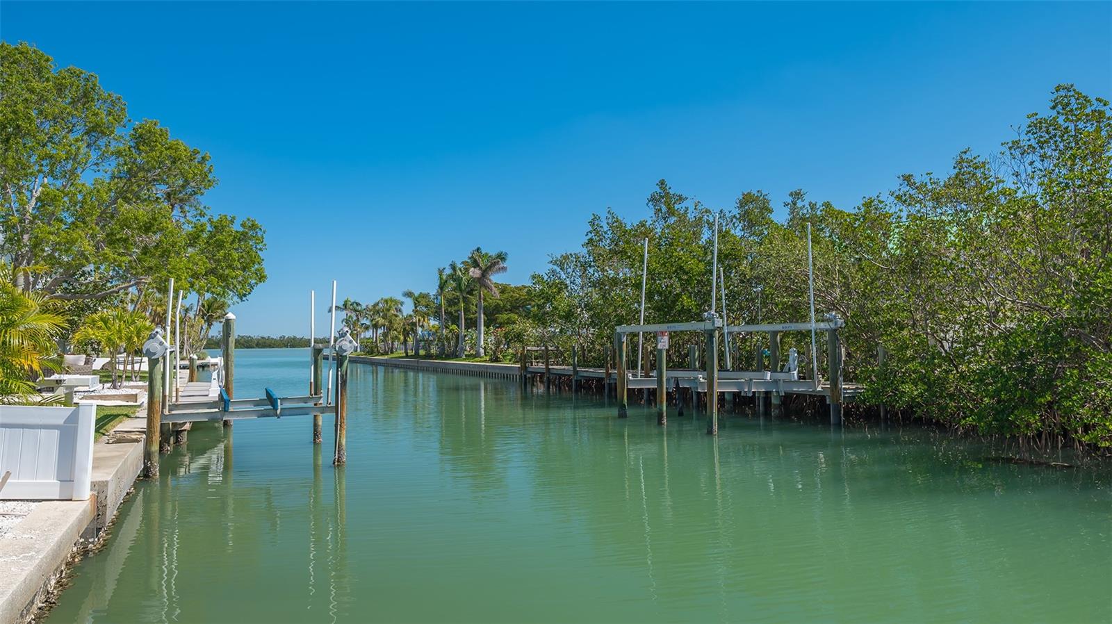SLEEPY LAGOON PARK - Land