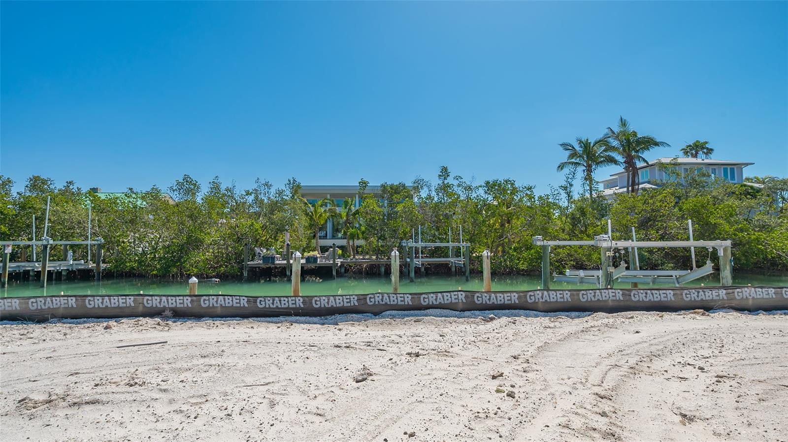 SLEEPY LAGOON PARK - Land