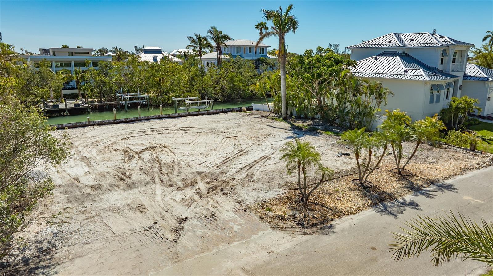 SLEEPY LAGOON PARK - Land