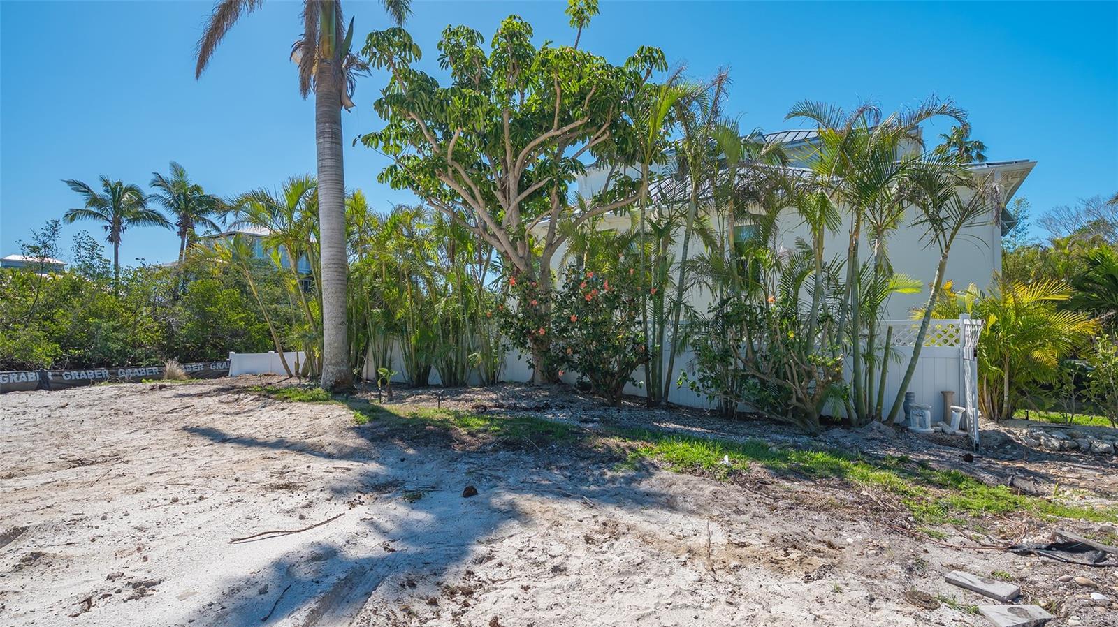 SLEEPY LAGOON PARK - Land