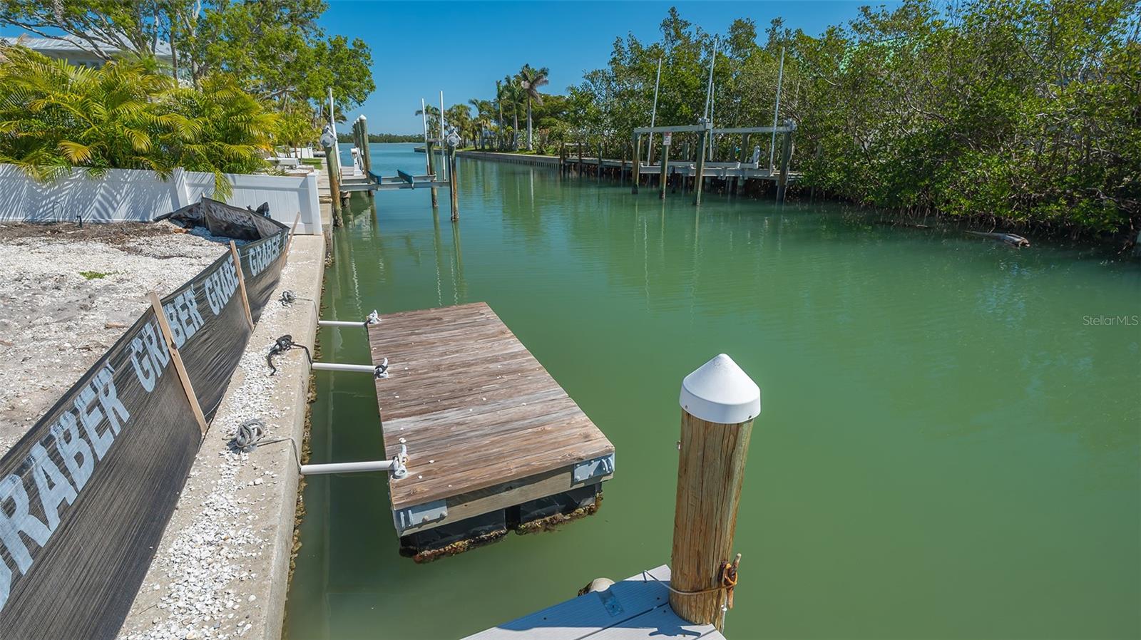 SLEEPY LAGOON PARK - Land