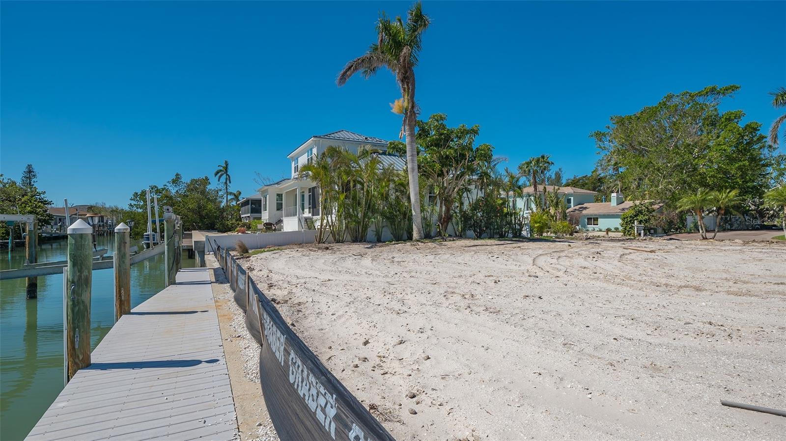 SLEEPY LAGOON PARK - Land