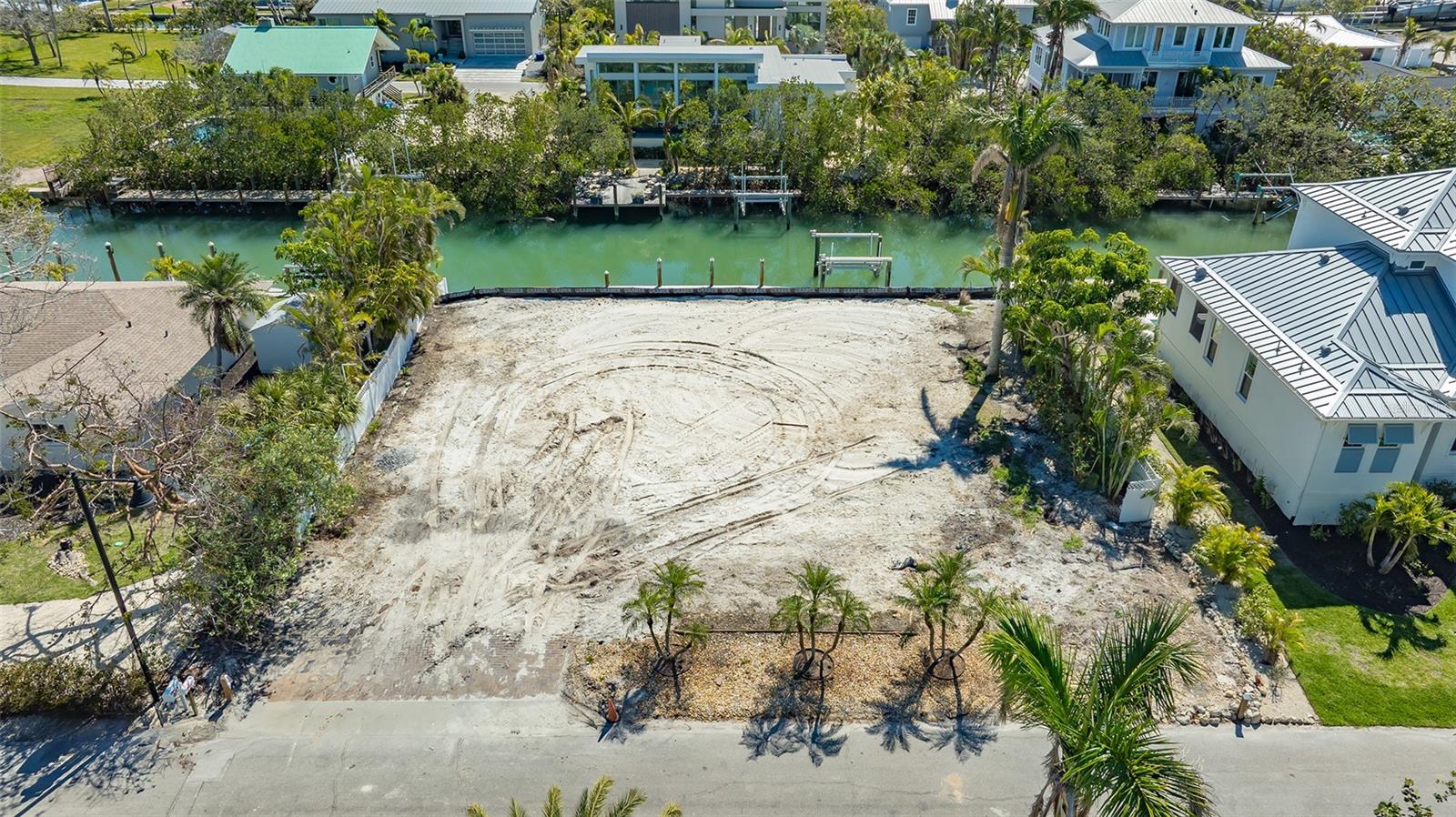 SLEEPY LAGOON PARK - Land