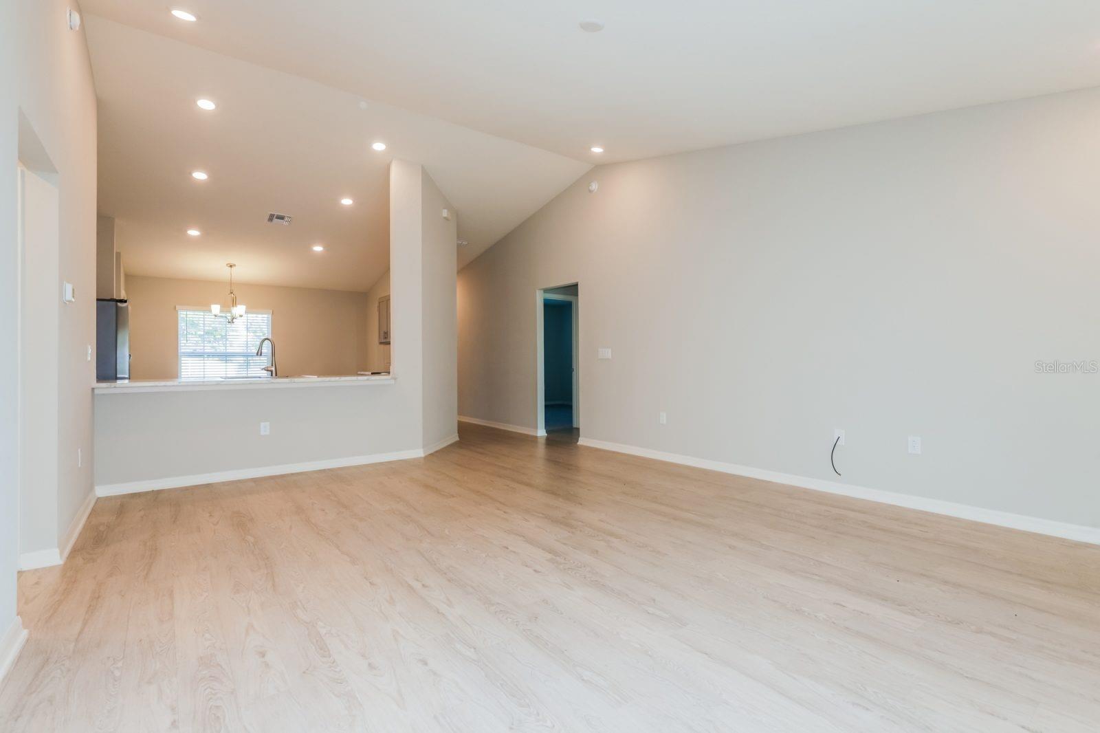 LANDINGS/EAGLE LAKE - Residential Lease