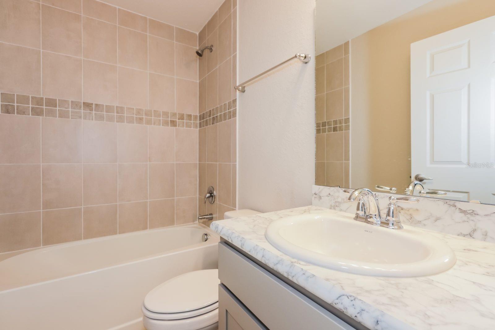 LANDINGS/EAGLE LAKE - Residential Lease
