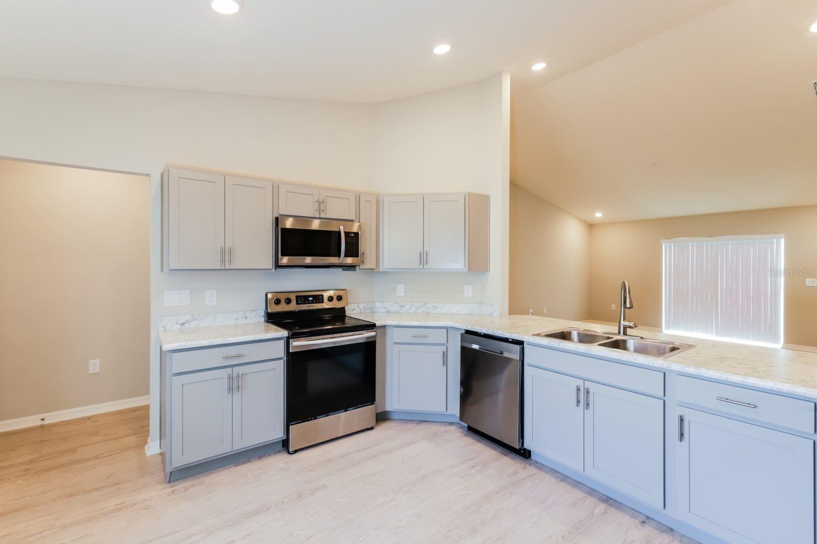 LANDINGS/EAGLE LAKE - Residential Lease
