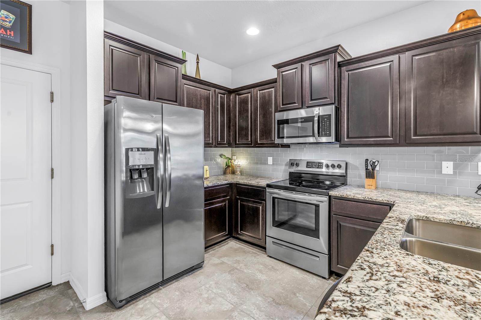 COLONNADE - Residential