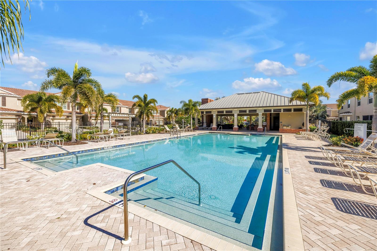 COLONNADE - Residential