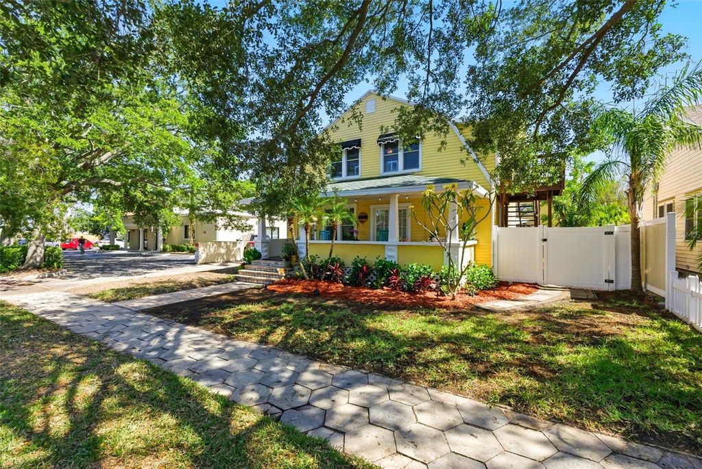 Photo of 920 16th Avenue N, St Petersburg, FL 33704 (MLS # TB8380319)