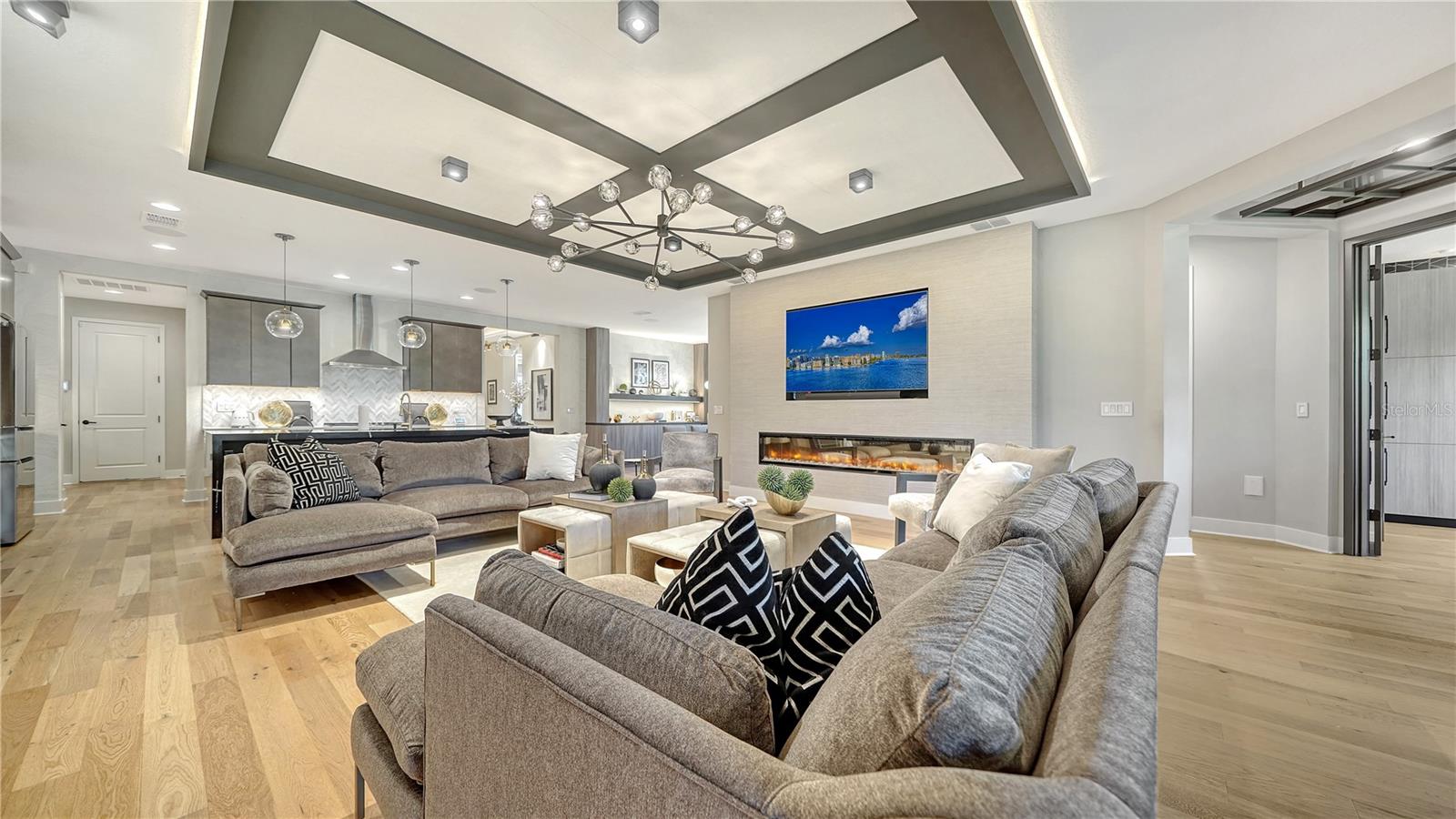 5793 LONG SHORE LOOP