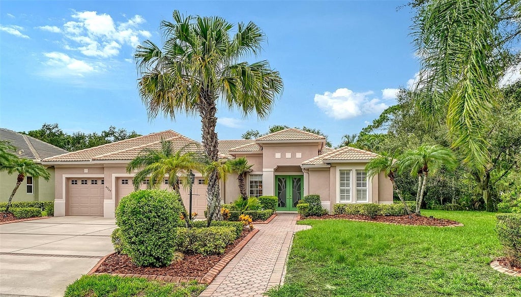 Photo of 4727 Carrington Circle, Sarasota, FL 34243 (MLS # A4700791)
