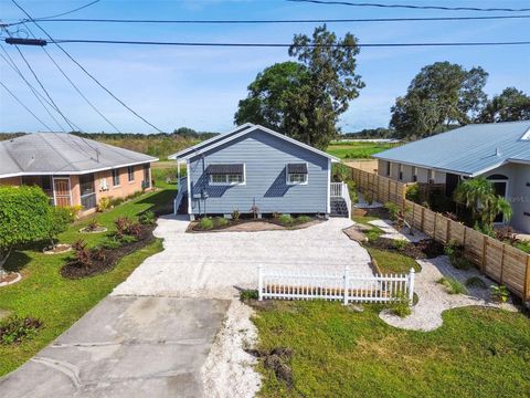 A home in PALMETTO