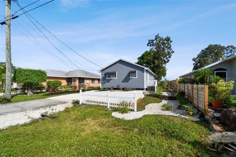 A home in PALMETTO