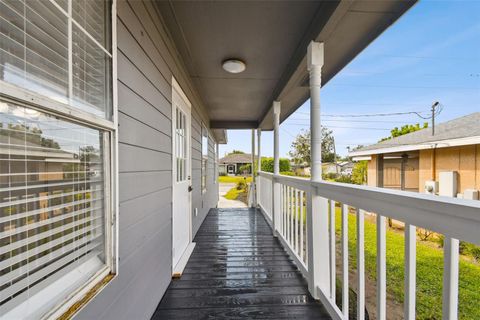 A home in PALMETTO