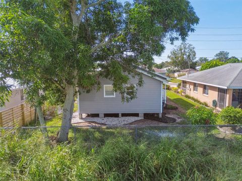 A home in PALMETTO