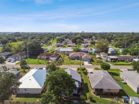 A home in PALMETTO