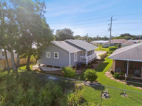 A home in PALMETTO