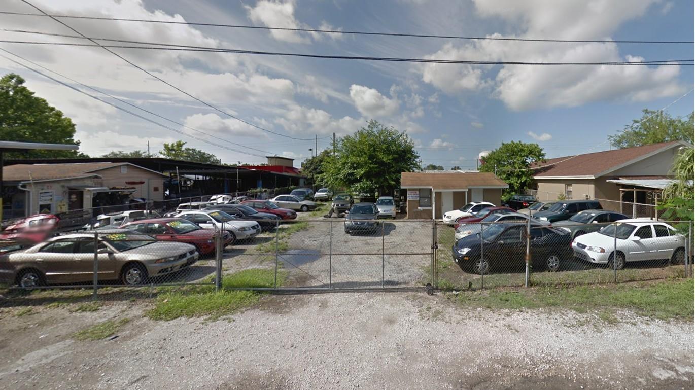 Free-standing commercial building located in buzzing Town 'n' Country. This 600 SF building is fully a/c’d and can be used for various commercial uses. Total lot size is .23 acres and is fenced and secured. A great location- previously leased as a used car lot, many small business types can do well here. Some businesses that may be ideal for this location include commercial office, studio/ gallery, antique store, import/ export, meeting hall, car lot, auto detailing, lawn care business, storage or just about any commercial use. Call today for a showing.