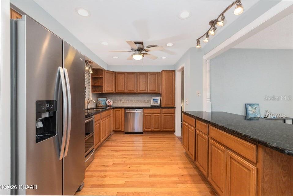 STANDISH SHORES BELLEWOOD - Residential