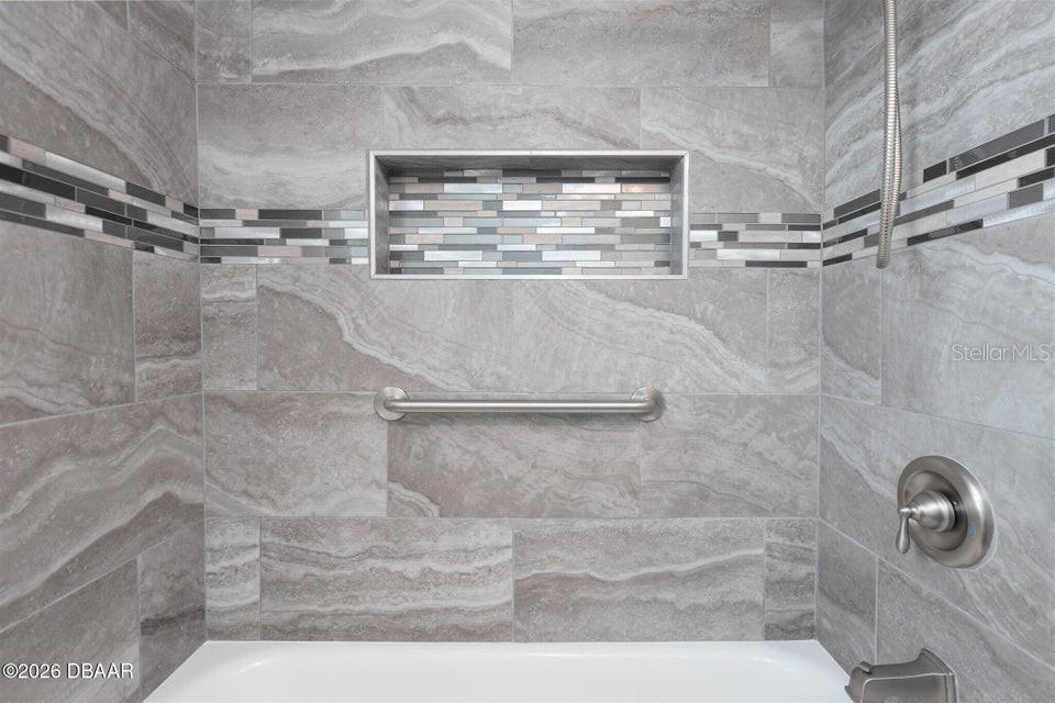 STANDISH SHORES BELLEWOOD - Residential